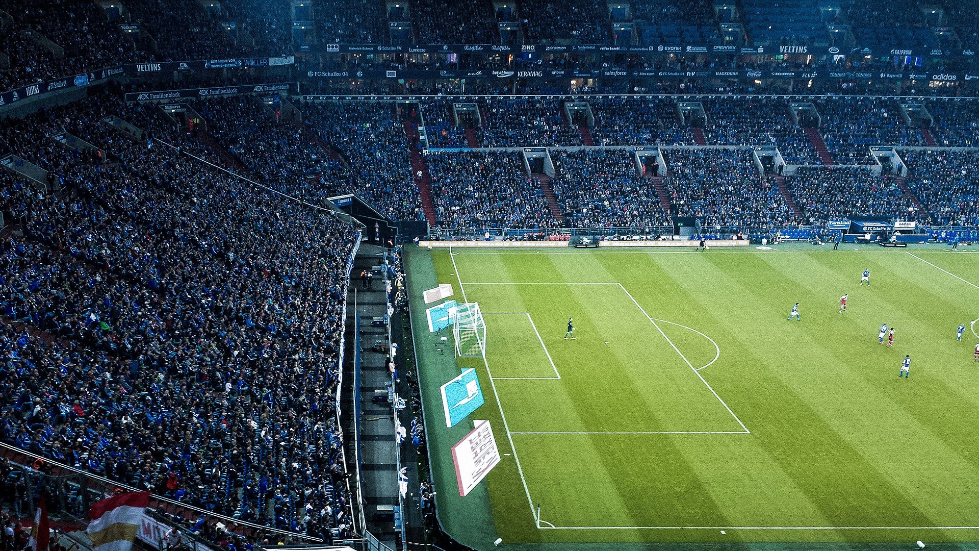 快船前锋在赛前热身中完成高难度扣篮，快船 扣篮